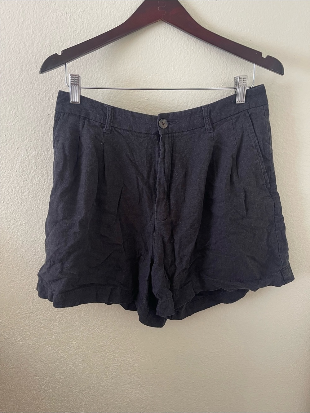 GAP Women's Black Linen-Blend Pleated Shorts